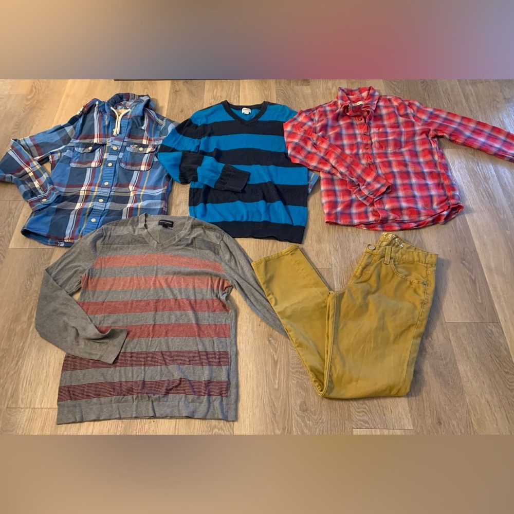 Young Mens Lot of Name Brand Tops And Size 30x30 Pants